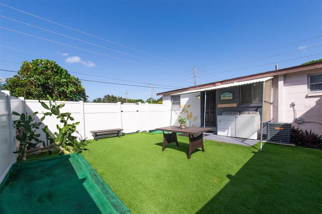 待售: $440,000 (2 贝兹, 0 浴室, 1197 平方英尺)