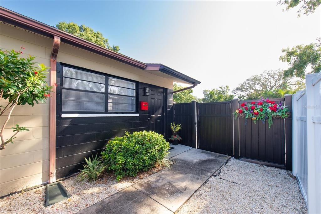 На продажу: $465,000 (4 спален, 0 ванн, 1296 Квадратных фут)