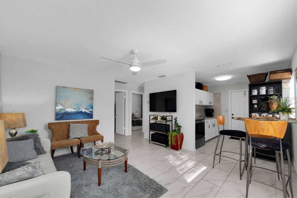 На продажу: $465,000 (4 спален, 0 ванн, 1296 Квадратных фут)