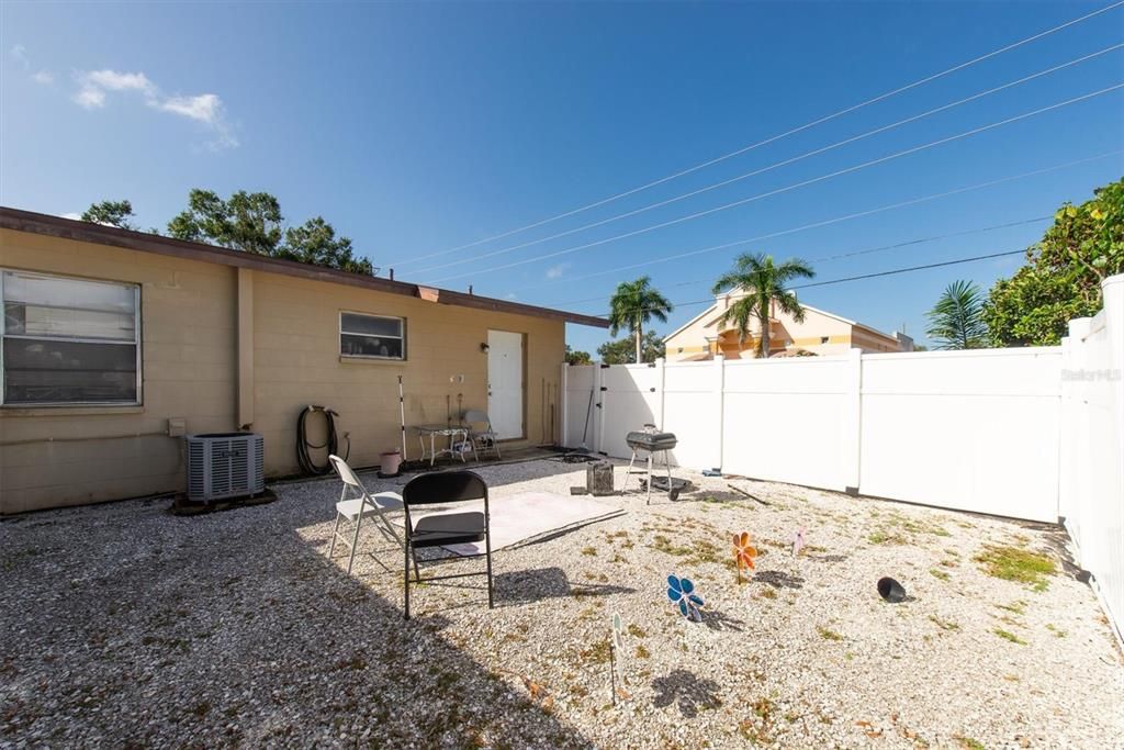 На продажу: $465,000 (4 спален, 0 ванн, 1296 Квадратных фут)