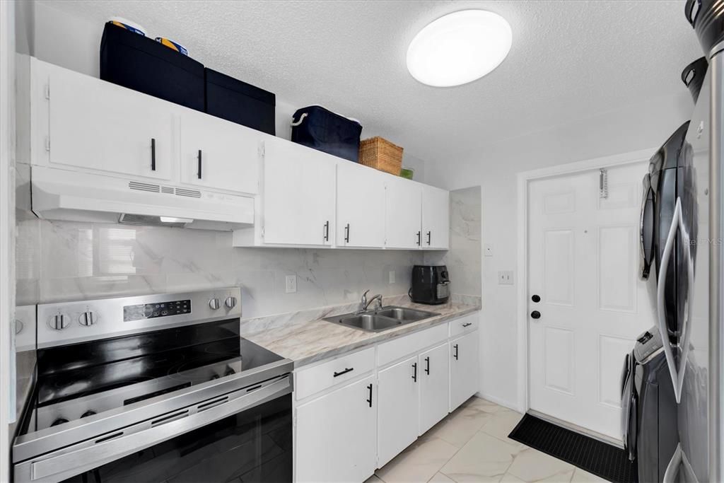 На продажу: $465,000 (4 спален, 0 ванн, 1296 Квадратных фут)