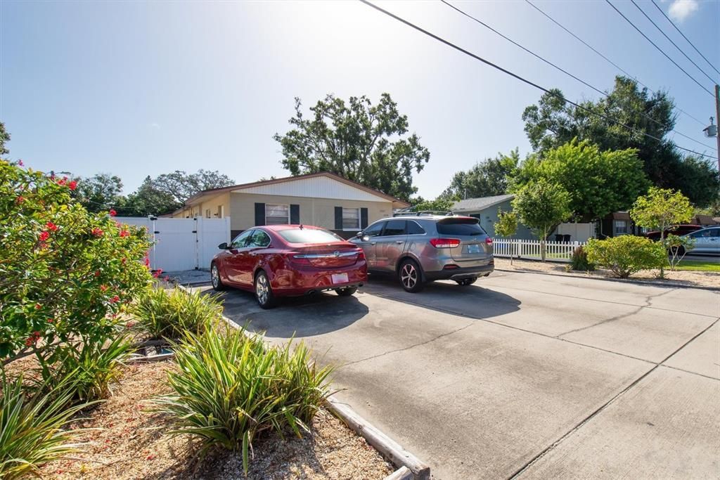 На продажу: $465,000 (4 спален, 0 ванн, 1296 Квадратных фут)