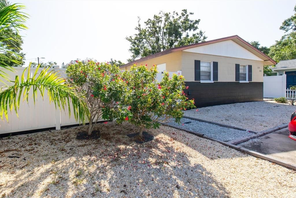 На продажу: $465,000 (4 спален, 0 ванн, 1296 Квадратных фут)