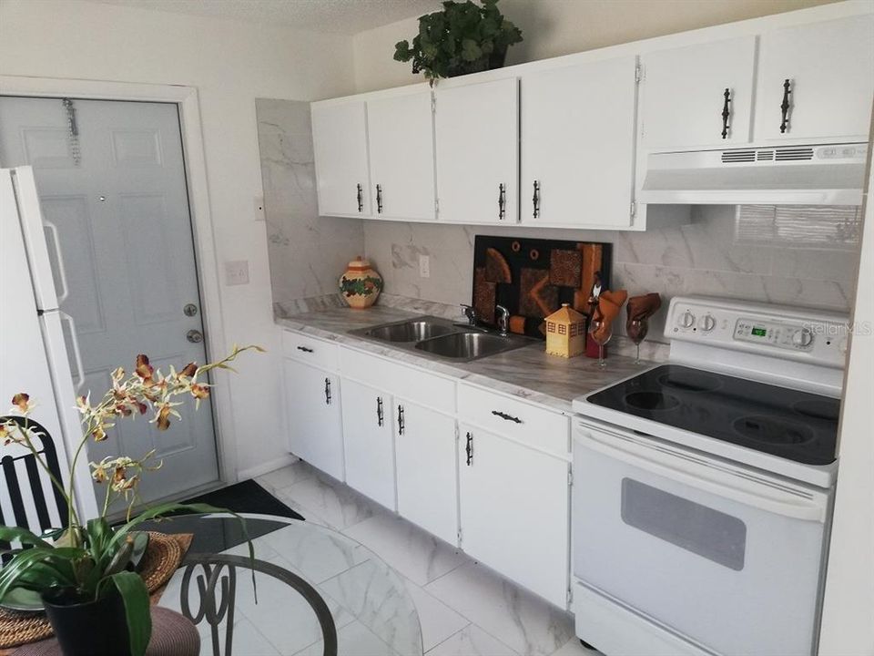 На продажу: $465,000 (4 спален, 0 ванн, 1296 Квадратных фут)