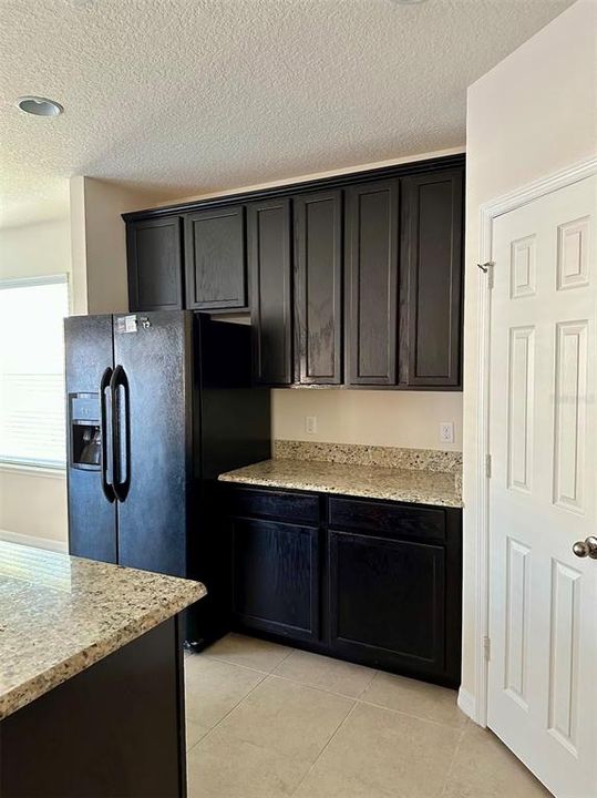 For Rent: $2,700 (4 beds, 2 baths, 1964 Square Feet)