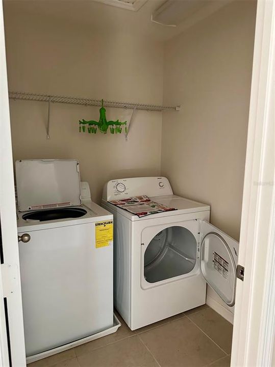 For Rent: $2,700 (4 beds, 2 baths, 1964 Square Feet)