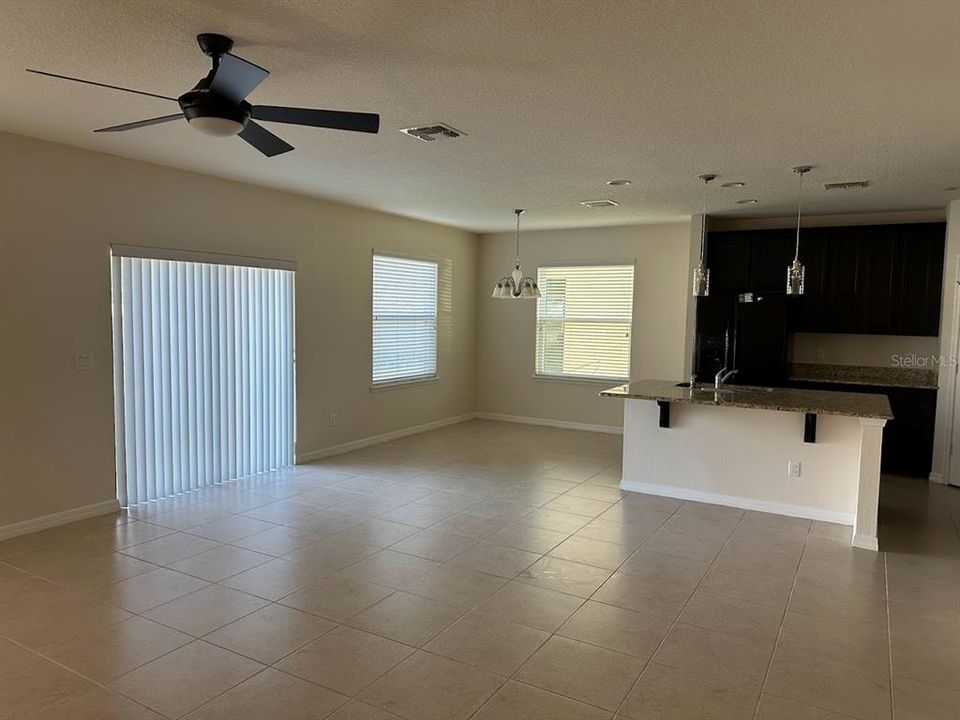 For Rent: $2,700 (4 beds, 2 baths, 1964 Square Feet)