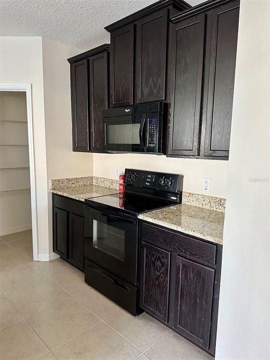 For Rent: $2,700 (4 beds, 2 baths, 1964 Square Feet)