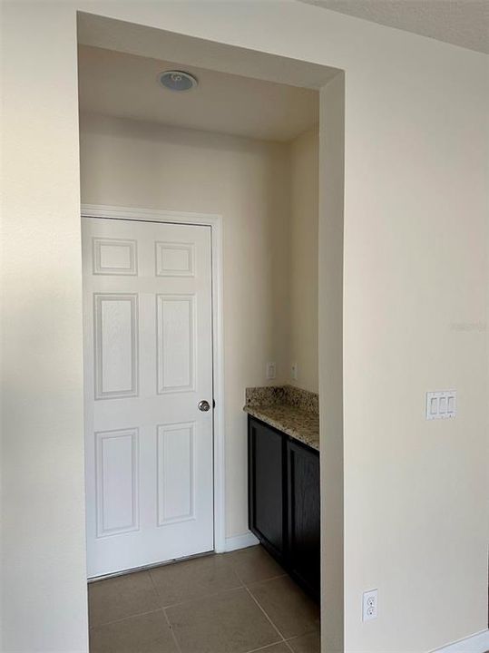 For Rent: $2,700 (4 beds, 2 baths, 1964 Square Feet)