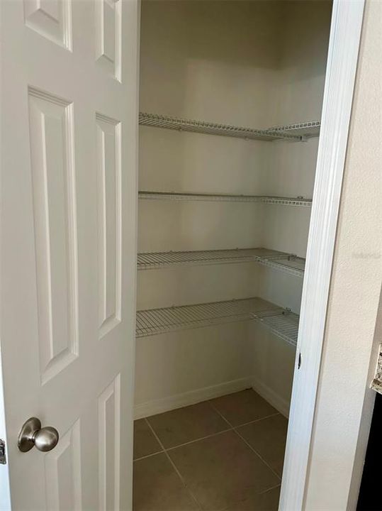 For Rent: $2,700 (4 beds, 2 baths, 1964 Square Feet)