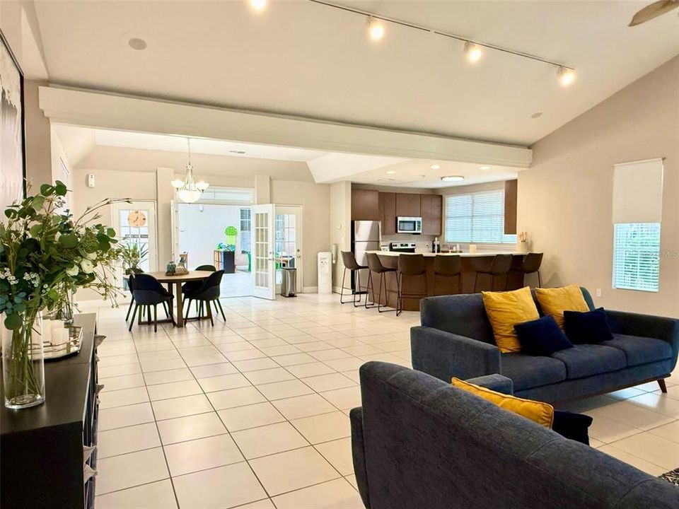 For Rent: $1,550 (2 beds, 2 baths, 910 Square Feet)