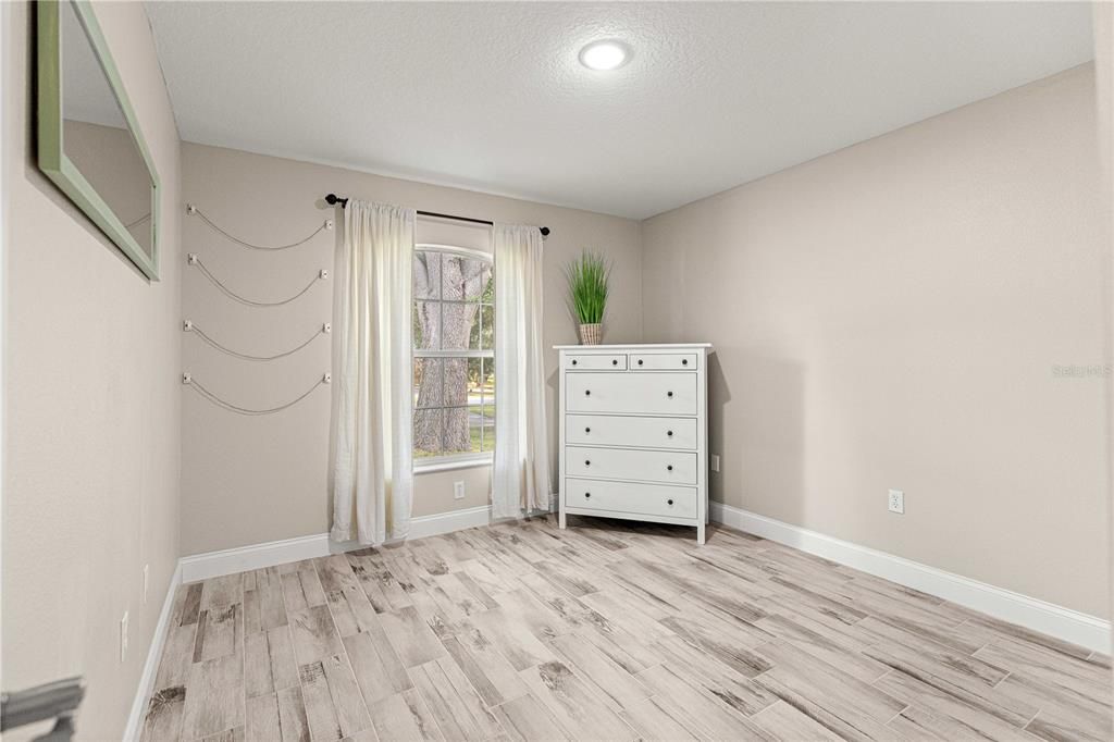 合同活跃: $410,000 (3 贝兹, 2 浴室, 1856 平方英尺)