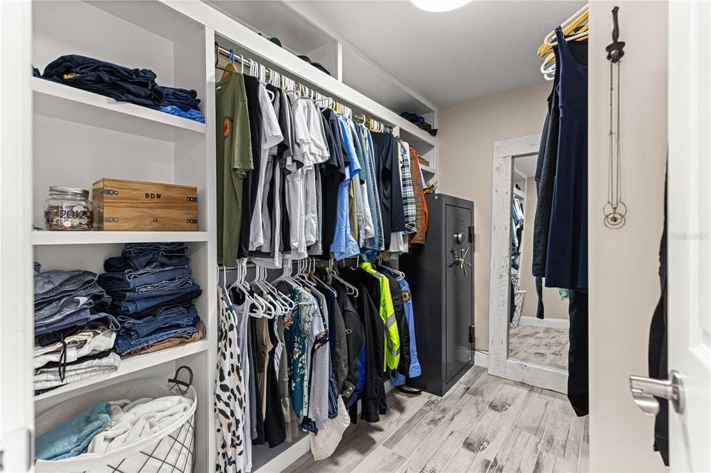 合同活跃: $410,000 (3 贝兹, 2 浴室, 1856 平方英尺)