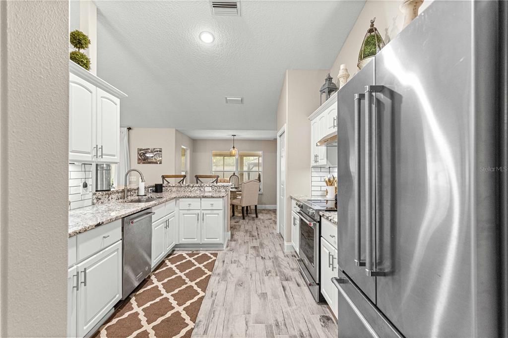 合同活跃: $410,000 (3 贝兹, 2 浴室, 1856 平方英尺)