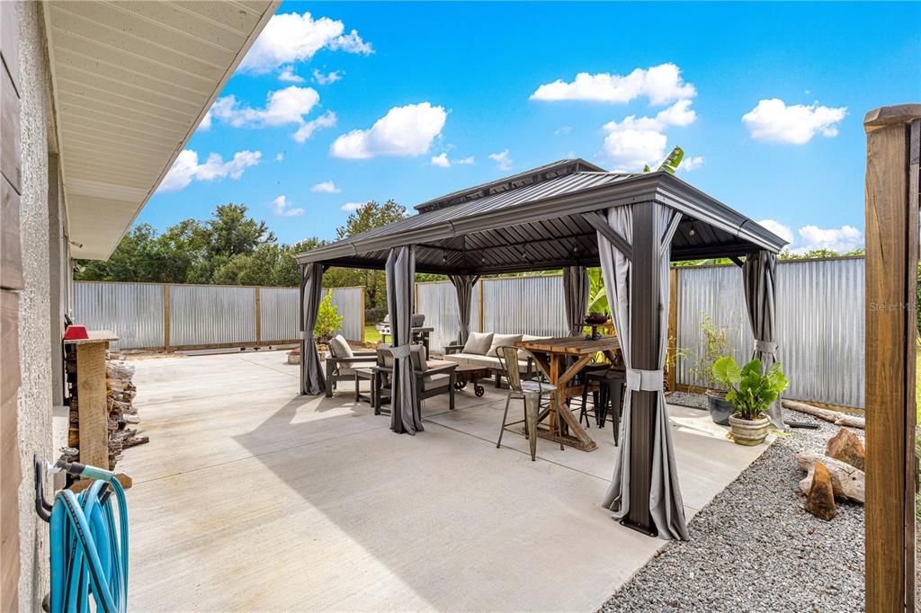 合同活跃: $410,000 (3 贝兹, 2 浴室, 1856 平方英尺)