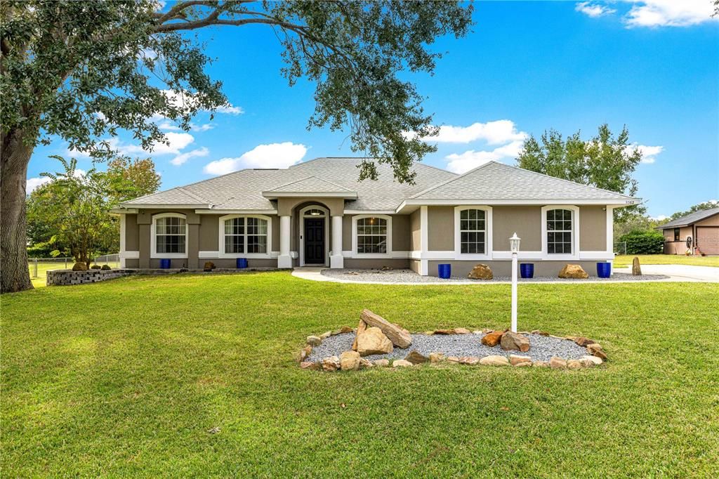 合同活跃: $410,000 (3 贝兹, 2 浴室, 1856 平方英尺)