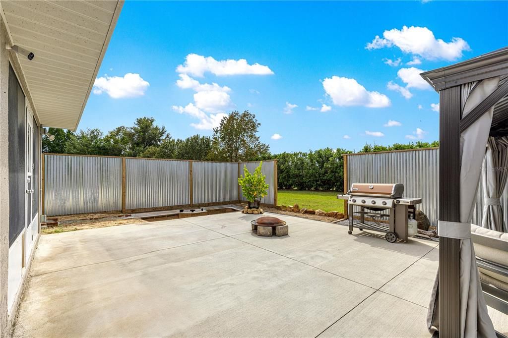 合同活跃: $410,000 (3 贝兹, 2 浴室, 1856 平方英尺)