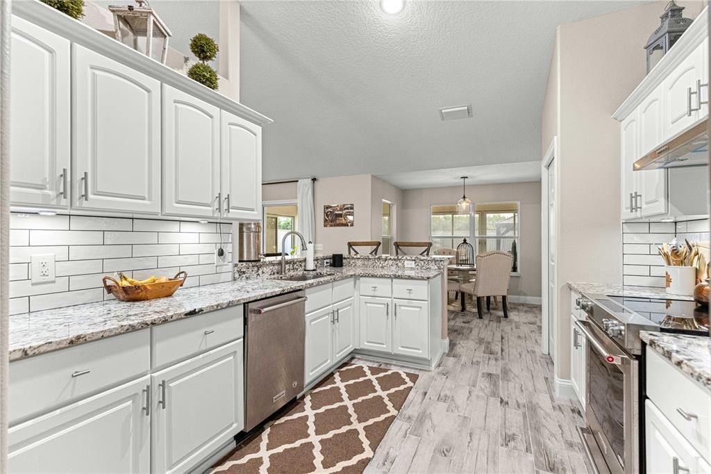 合同活跃: $410,000 (3 贝兹, 2 浴室, 1856 平方英尺)