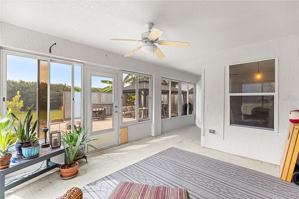 合同活跃: $410,000 (3 贝兹, 2 浴室, 1856 平方英尺)