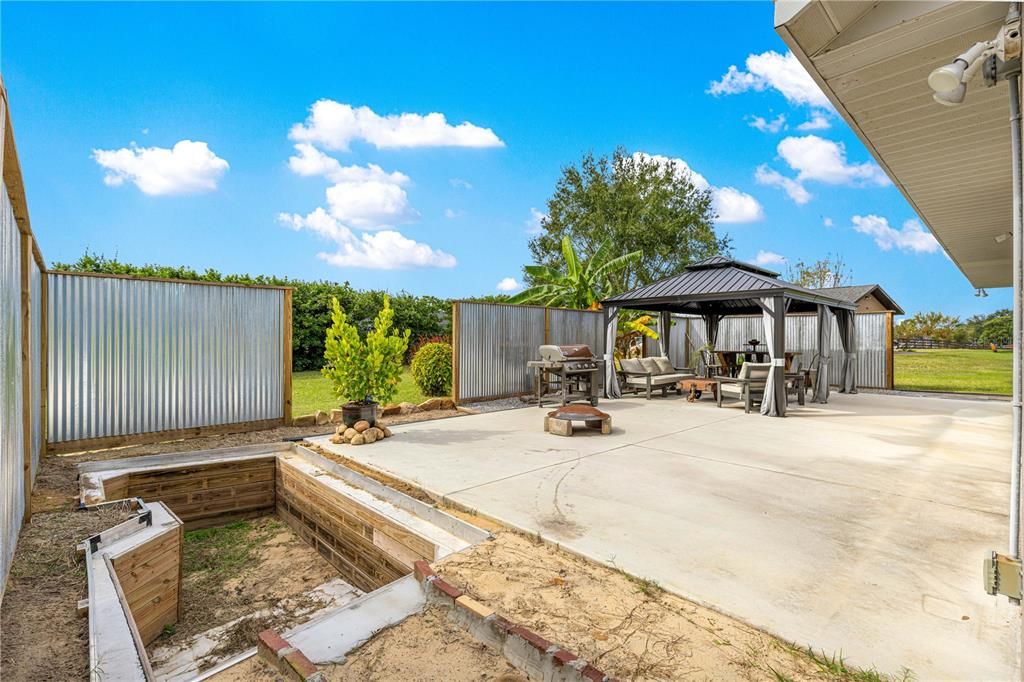 合同活跃: $410,000 (3 贝兹, 2 浴室, 1856 平方英尺)