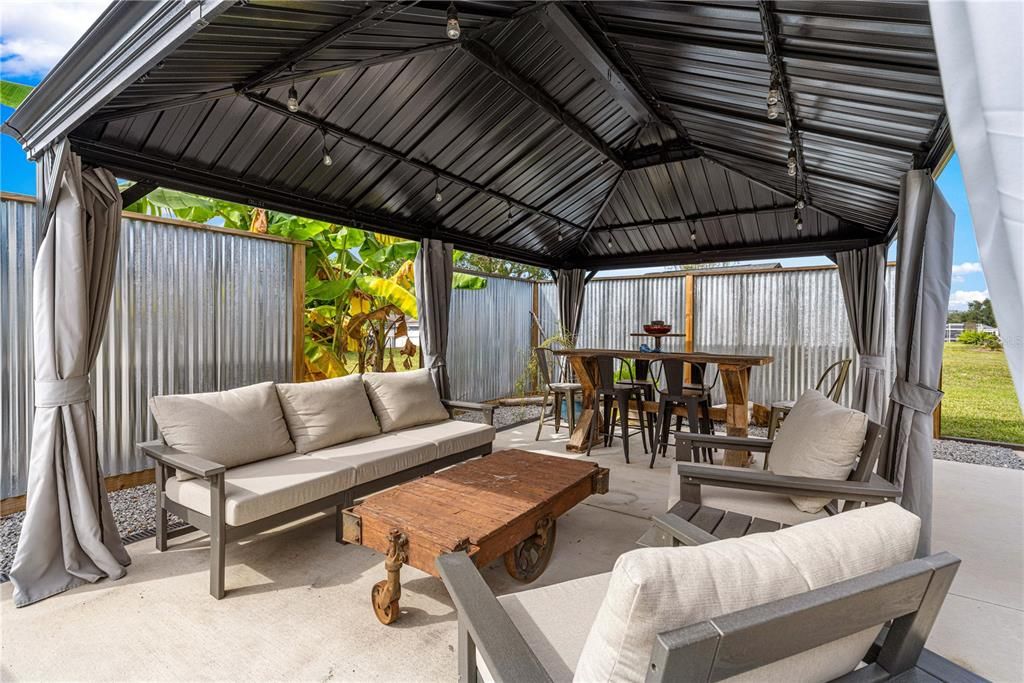 合同活跃: $410,000 (3 贝兹, 2 浴室, 1856 平方英尺)