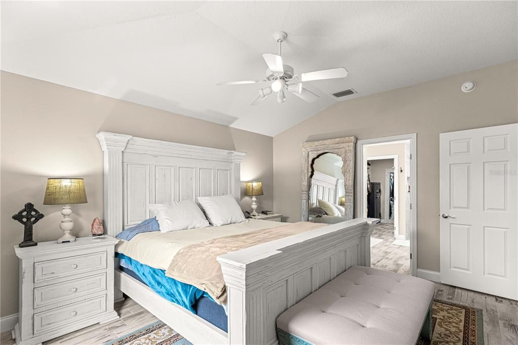 合同活跃: $410,000 (3 贝兹, 2 浴室, 1856 平方英尺)