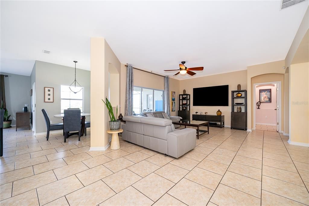 En Venta: $749,900 (6 camas, 4 baños, 3636 Pies cuadrados)