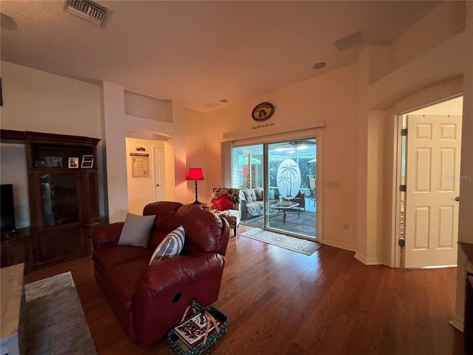 На продажу: $459,000 (3 спален, 2 ванн, 1924 Квадратных фут)