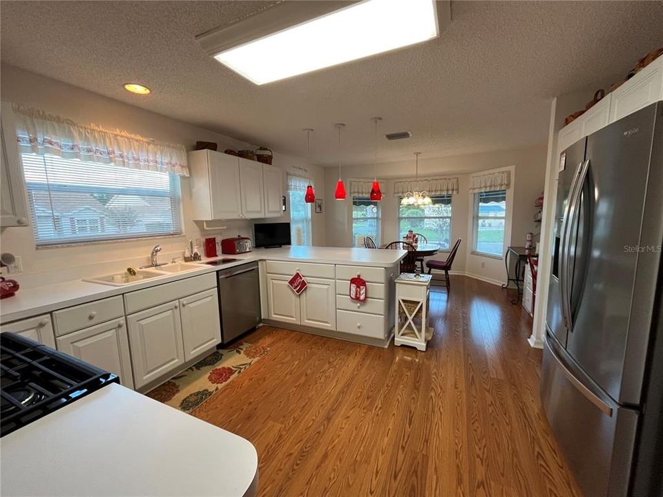 На продажу: $459,000 (3 спален, 2 ванн, 1924 Квадратных фут)