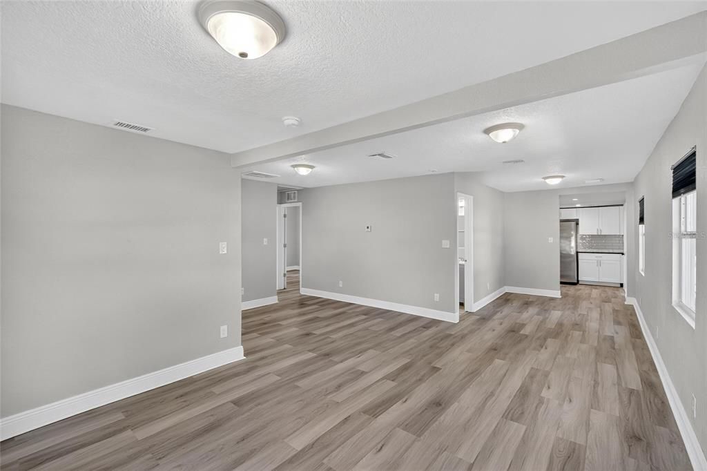 For Sale: $335,000 (2 beds, 2 baths, 1117 Square Feet)