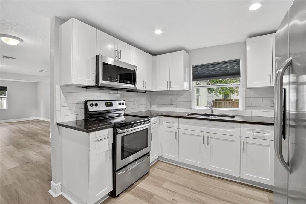 For Sale: $335,000 (2 beds, 2 baths, 1117 Square Feet)