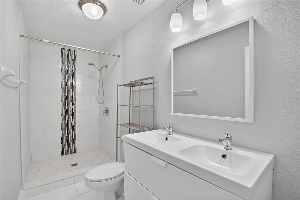 For Sale: $335,000 (2 beds, 2 baths, 1117 Square Feet)