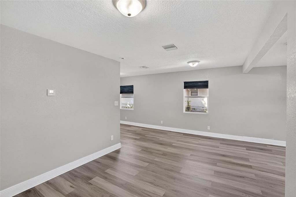 For Sale: $335,000 (2 beds, 2 baths, 1117 Square Feet)