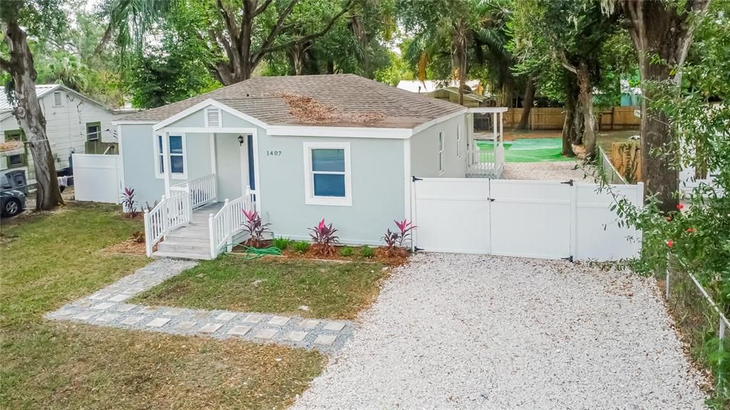 For Sale: $335,000 (2 beds, 2 baths, 1117 Square Feet)