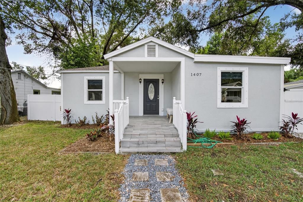 For Sale: $335,000 (2 beds, 2 baths, 1117 Square Feet)