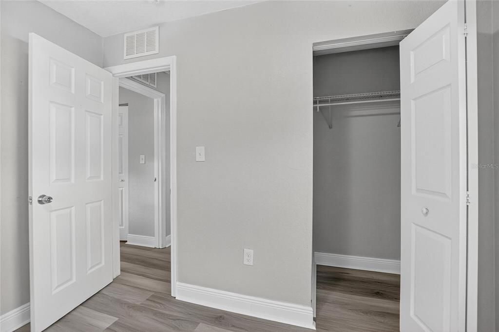 For Sale: $335,000 (2 beds, 2 baths, 1117 Square Feet)