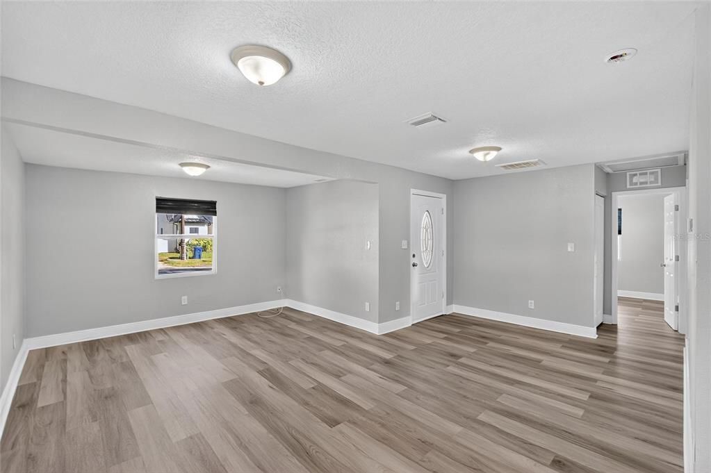 For Sale: $335,000 (2 beds, 2 baths, 1117 Square Feet)