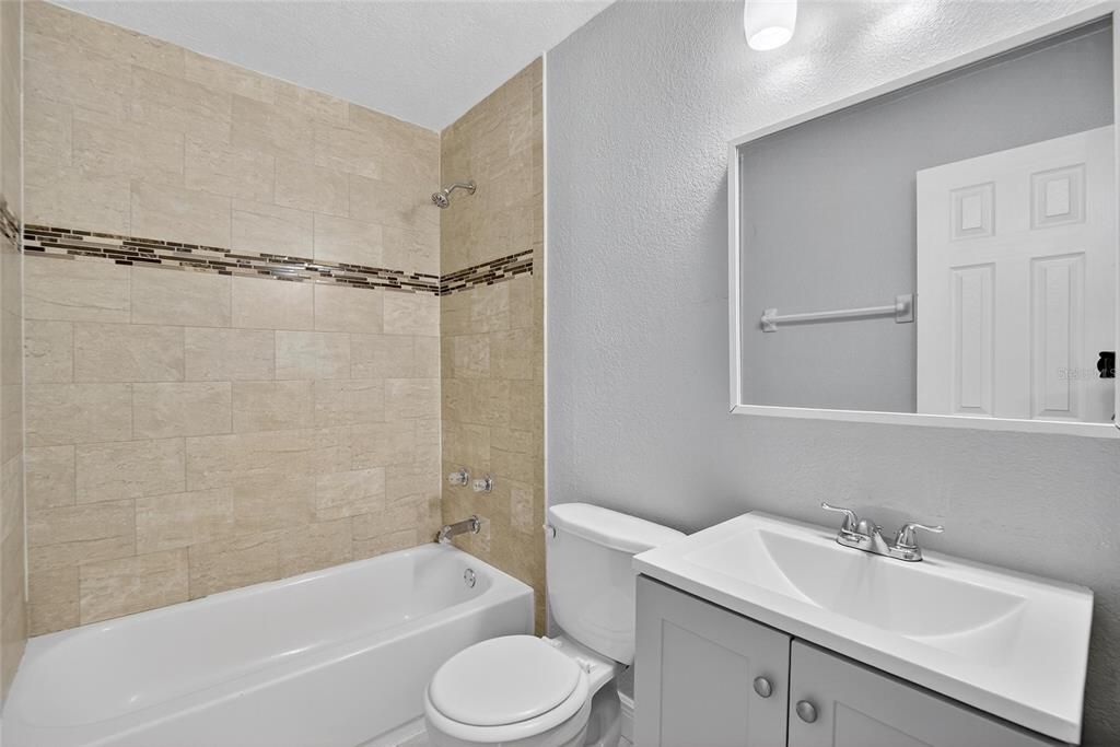 For Sale: $335,000 (2 beds, 2 baths, 1117 Square Feet)