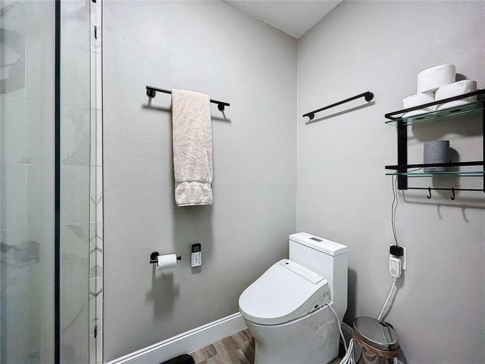 Activo con contrato: $525,000 (4 camas, 2 baños, 2112 Pies cuadrados)