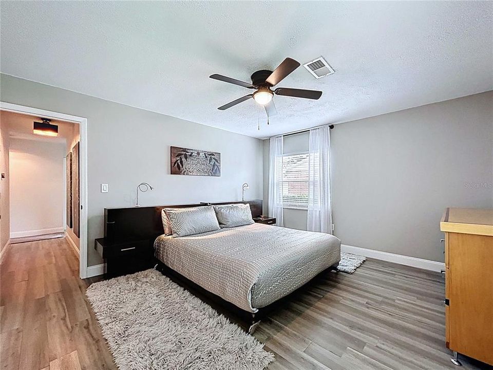 Activo con contrato: $525,000 (4 camas, 2 baños, 2112 Pies cuadrados)