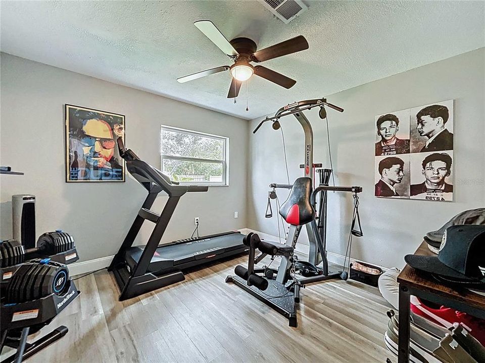 Activo con contrato: $525,000 (4 camas, 2 baños, 2112 Pies cuadrados)