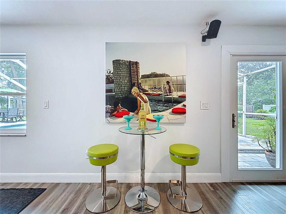 Activo con contrato: $525,000 (4 camas, 2 baños, 2112 Pies cuadrados)