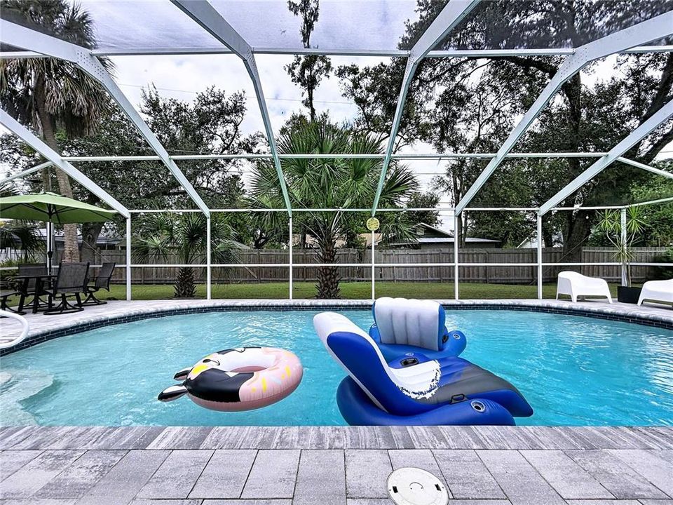 Activo con contrato: $525,000 (4 camas, 2 baños, 2112 Pies cuadrados)