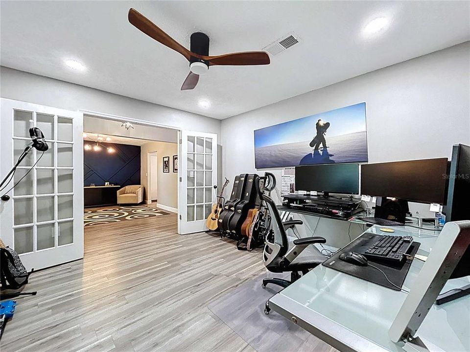 Activo con contrato: $525,000 (4 camas, 2 baños, 2112 Pies cuadrados)