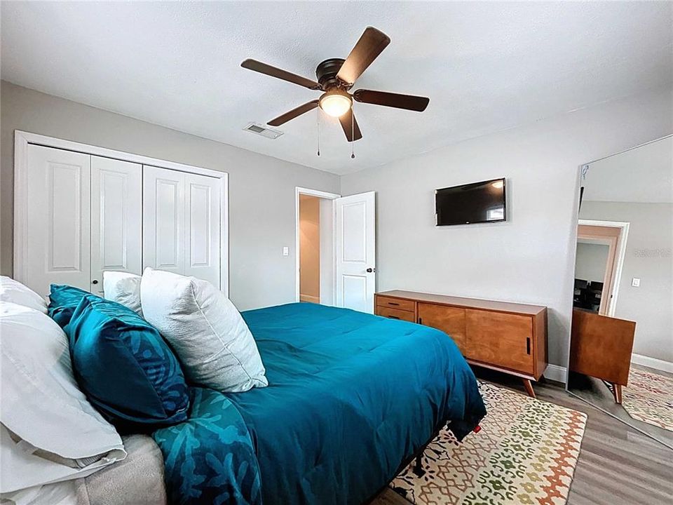 Activo con contrato: $525,000 (4 camas, 2 baños, 2112 Pies cuadrados)