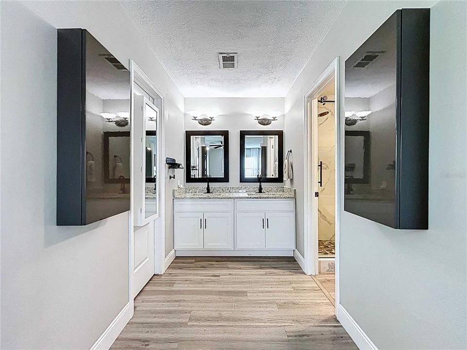 Activo con contrato: $525,000 (4 camas, 2 baños, 2112 Pies cuadrados)