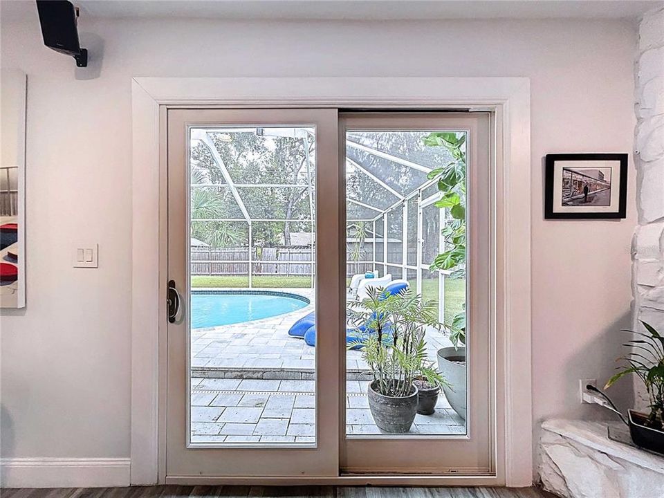 Activo con contrato: $525,000 (4 camas, 2 baños, 2112 Pies cuadrados)