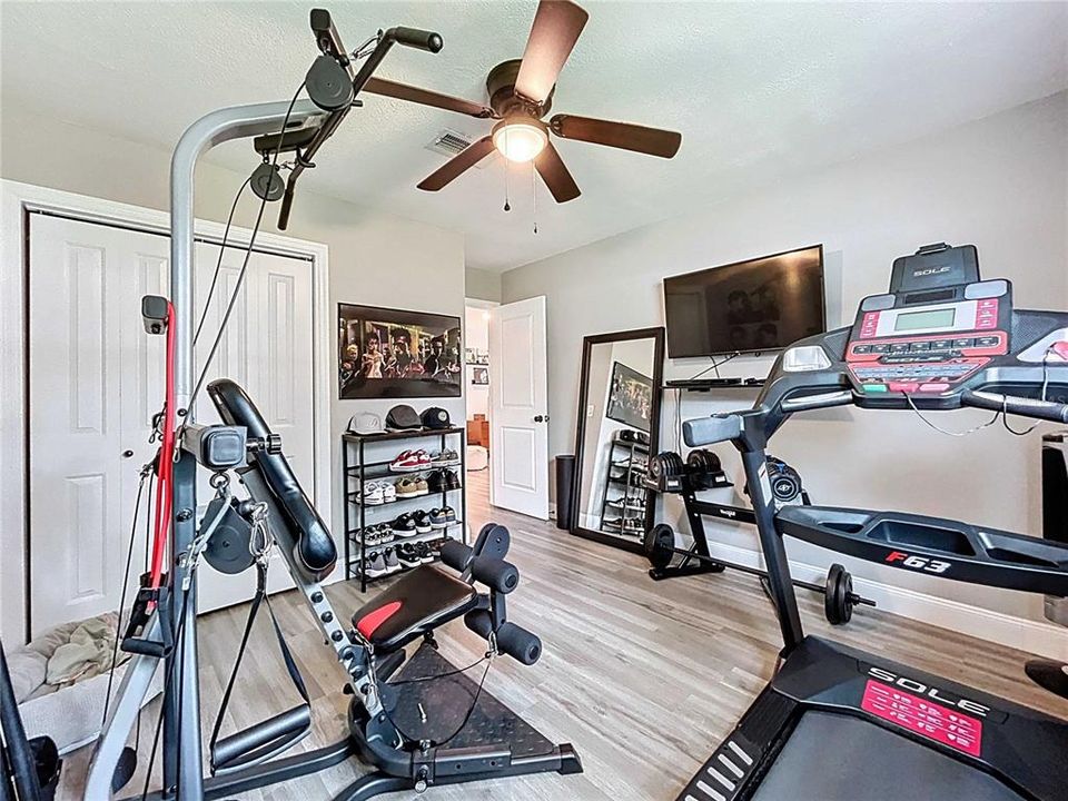 Activo con contrato: $525,000 (4 camas, 2 baños, 2112 Pies cuadrados)