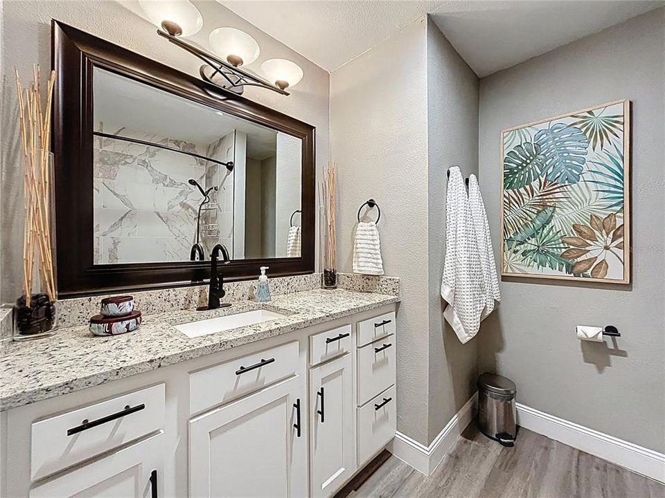 Activo con contrato: $525,000 (4 camas, 2 baños, 2112 Pies cuadrados)