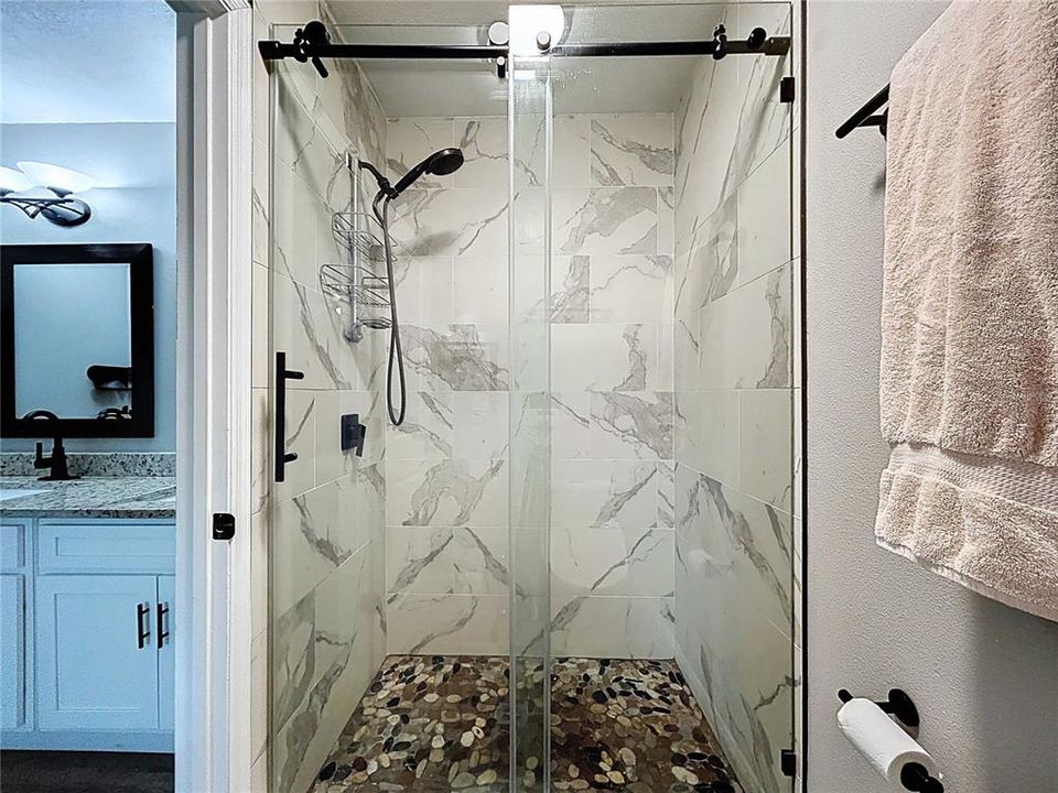 Activo con contrato: $525,000 (4 camas, 2 baños, 2112 Pies cuadrados)